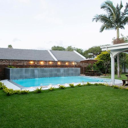 Haus (200 m²), 1 Schlafzimmer und 2 eigene Badezimmer in Garsfontein Pretoria-Noord Exterior foto