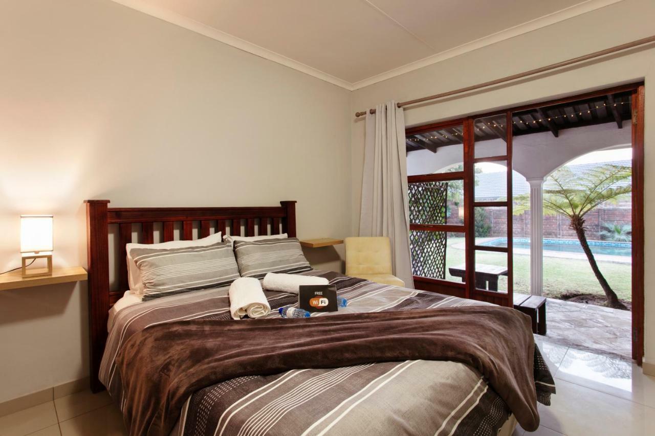 Haus (200 m²), 1 Schlafzimmer und 2 eigene Badezimmer in Garsfontein Pretoria-Noord Exterior foto