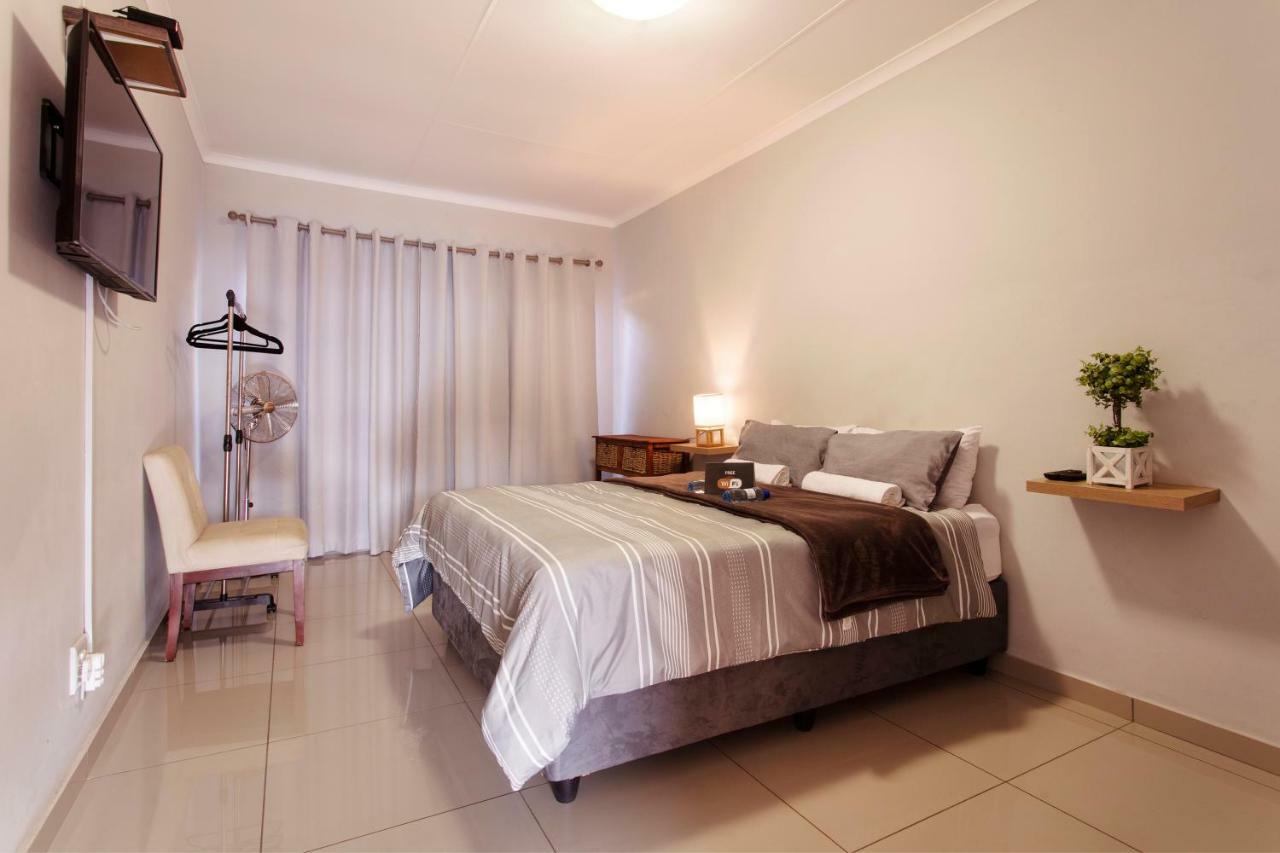 Haus (200 m²), 1 Schlafzimmer und 2 eigene Badezimmer in Garsfontein Pretoria-Noord Exterior foto